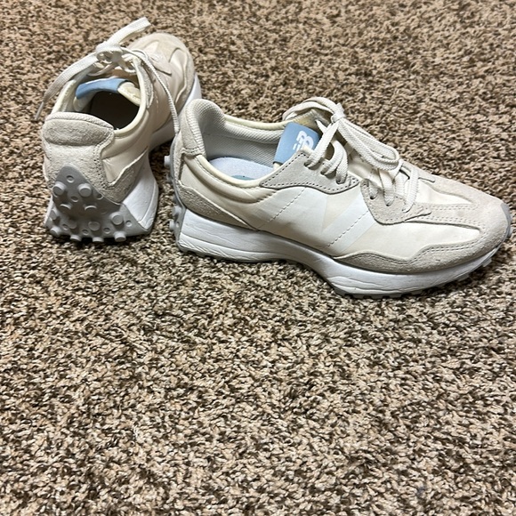 New Balance 327 sz 6 - Picture 2 of 10